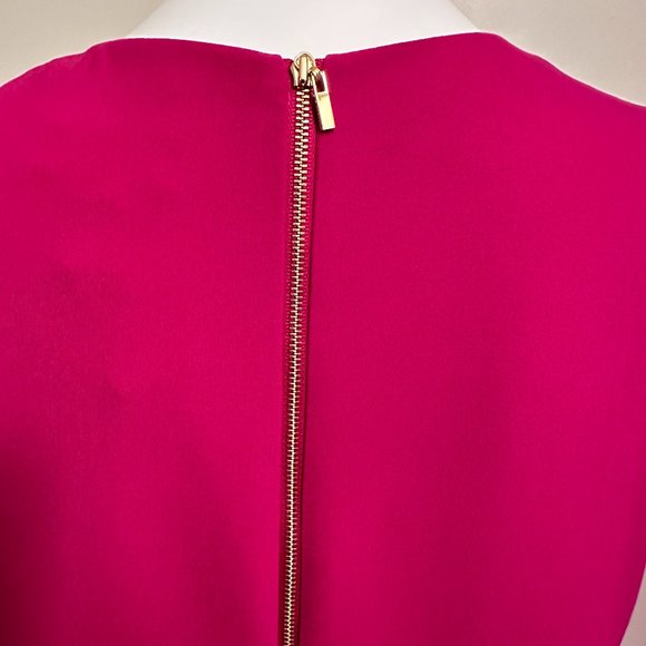 New! SLEEVELESS SCALLOP EDGE SHIFT DRESS - Picture 4 of 6